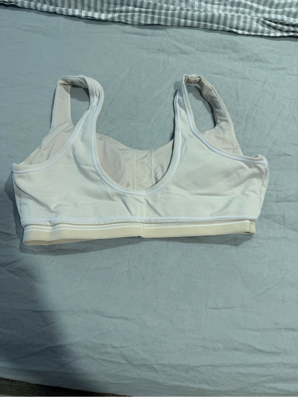 ALO Heartthrob sports bra - Oat Milk - Picture 4 of 4